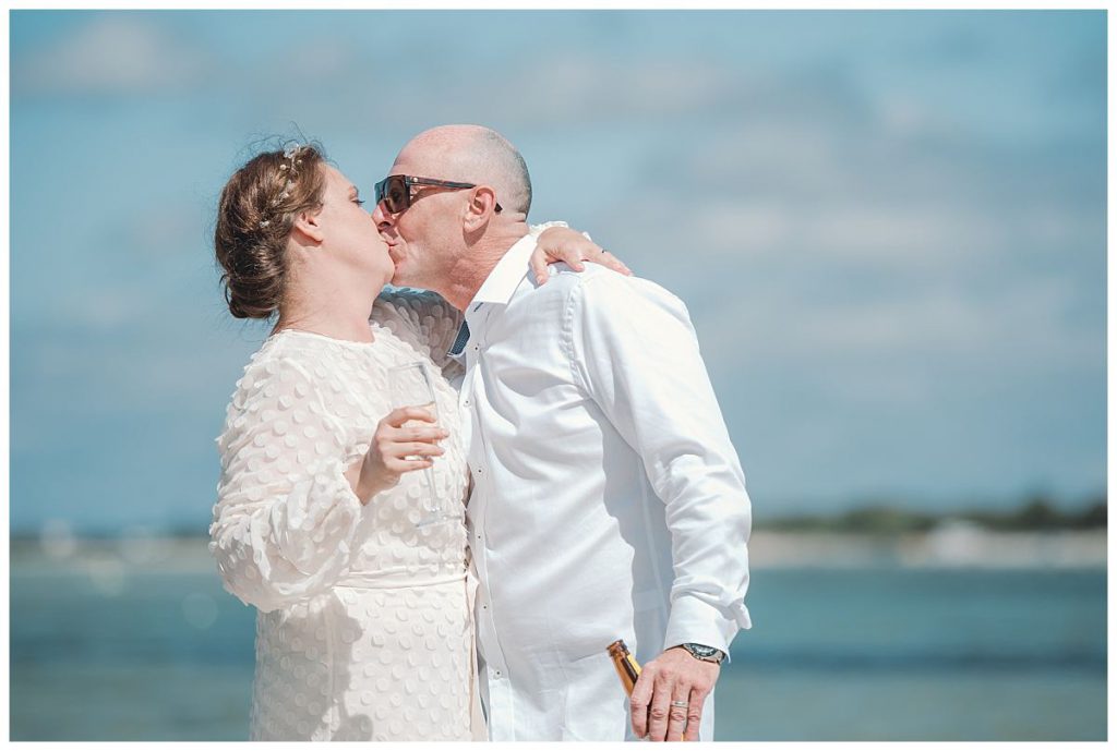 wedding-kiss-photo