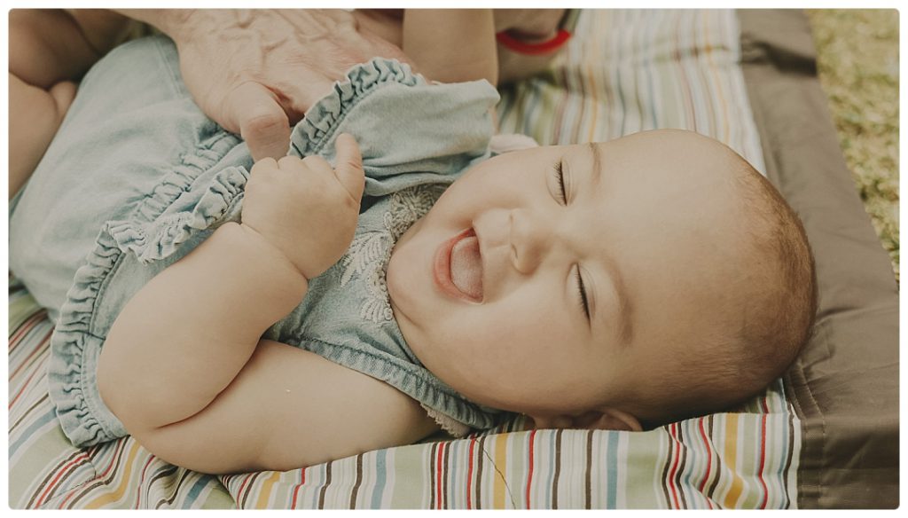 baby-smiles-on-family-photo-session-in-sydney