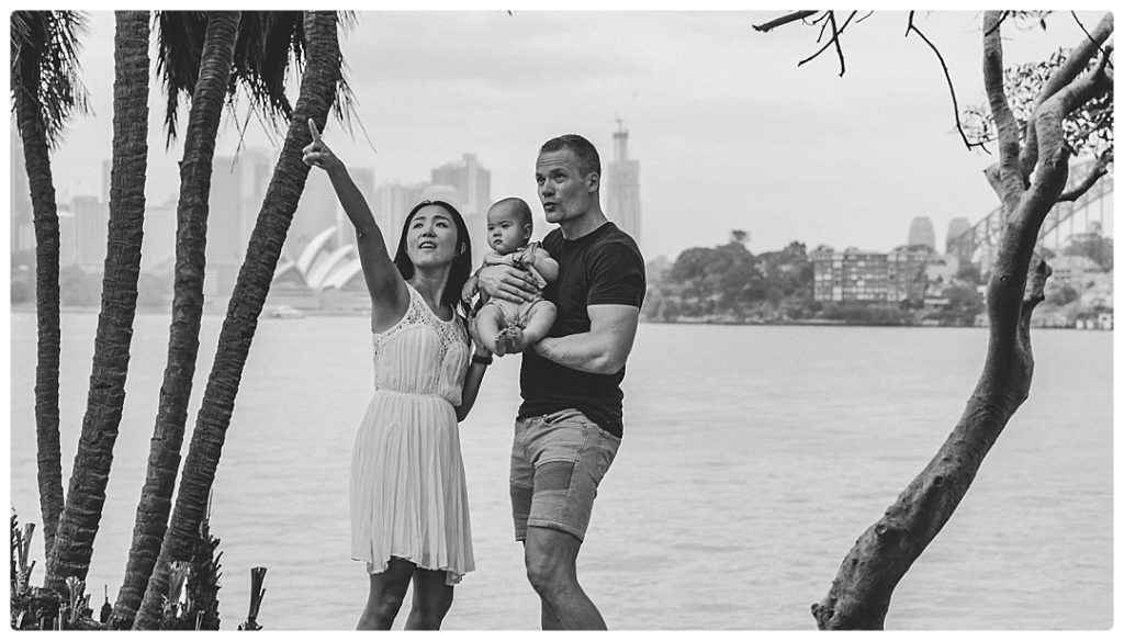 family-photo-with-sydney-opera-house-on-background-family-video