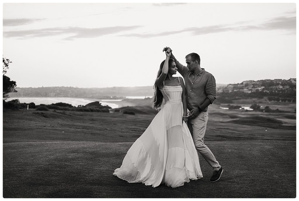 newly-married-couple-dance-on-the-lawn-photo