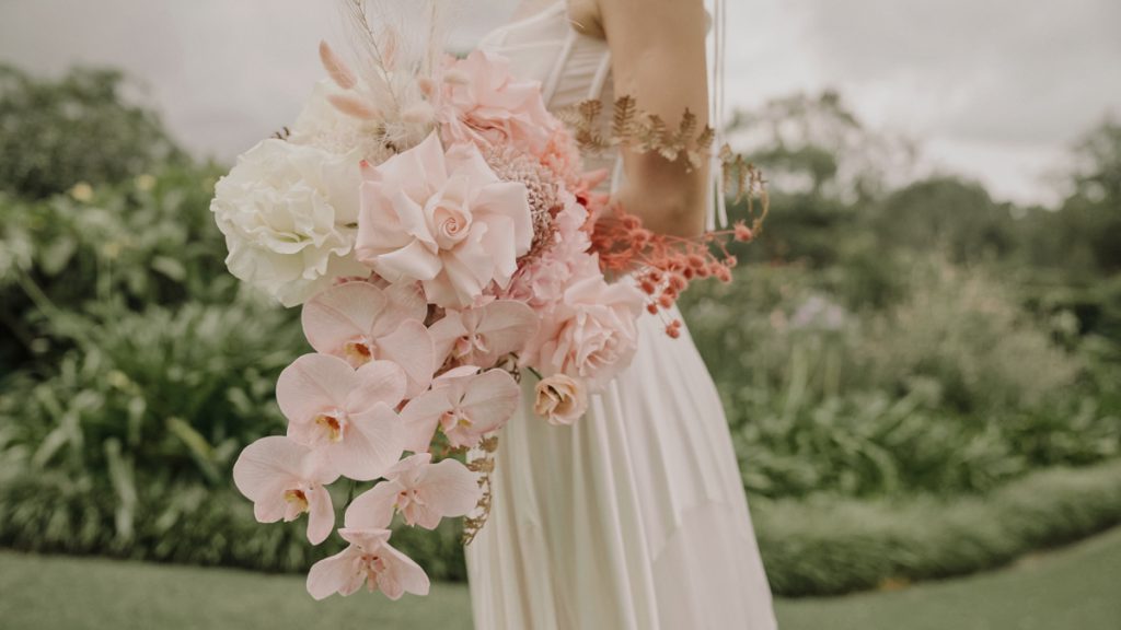 bride-holds-wedding-bouquet-video