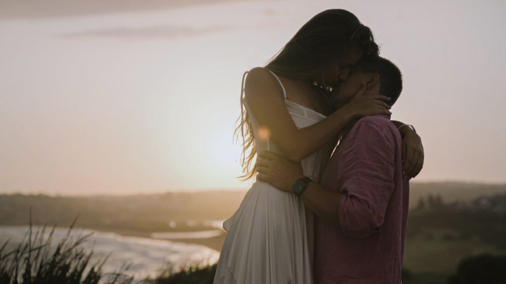sunset-kiss-sydney-destination-wedding-film