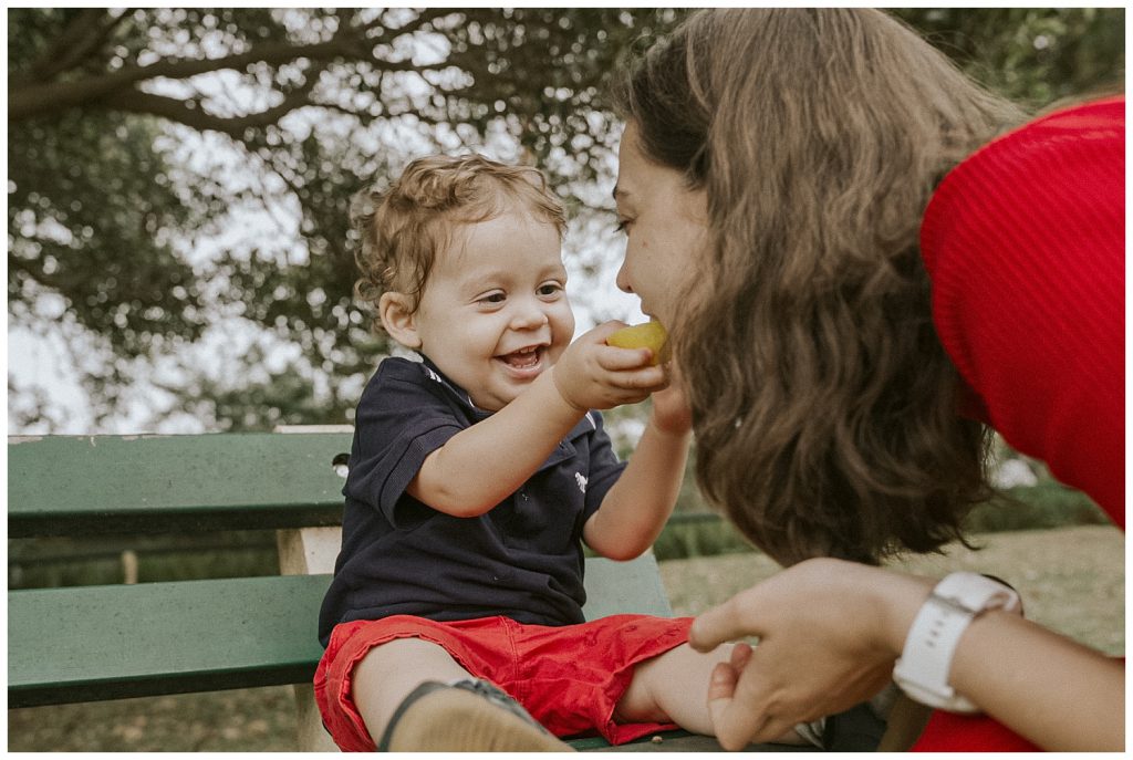 baby-eats-lemon-with-mother-photo