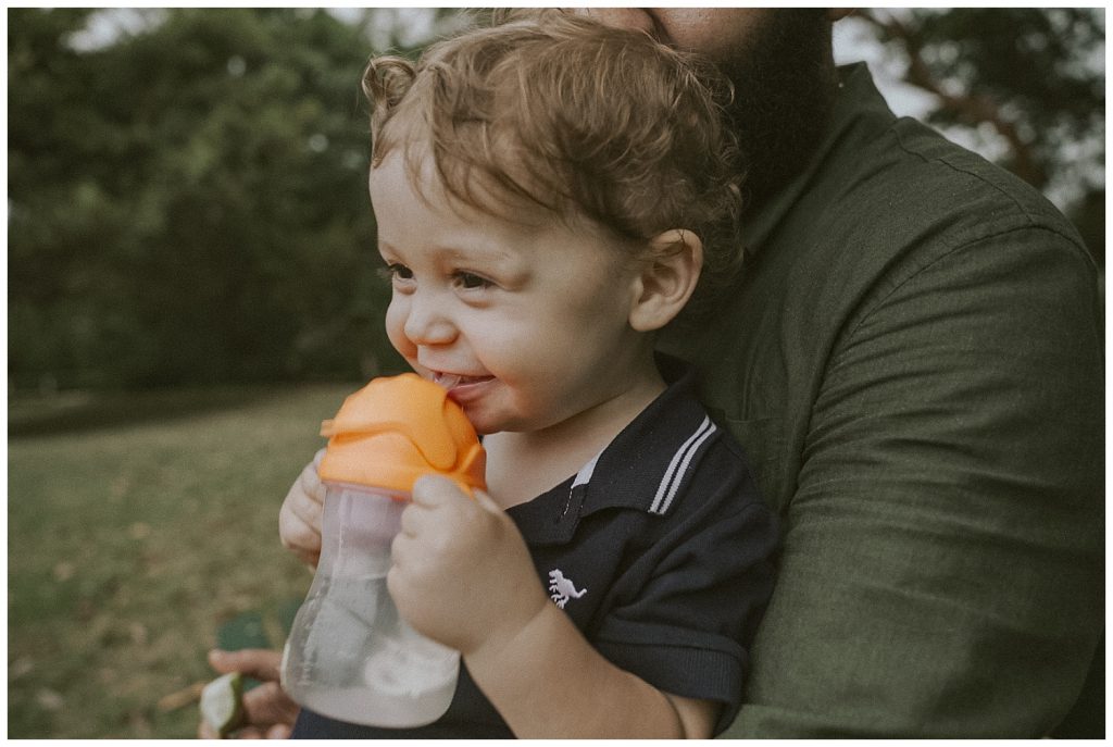 child-smiles-to-the-parents-photo