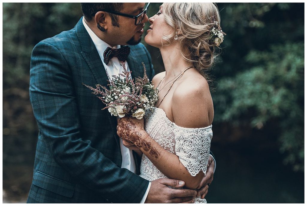 wedding-portrait-with-a kiss-photo