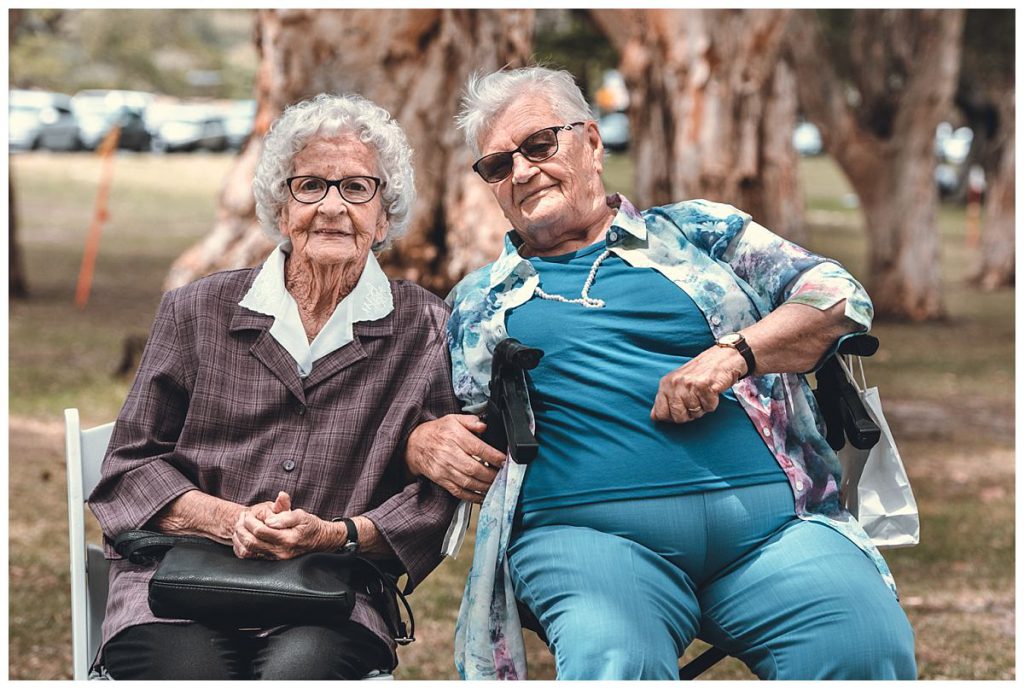 cute-grand-grandmothers-at-the-wedding-photo