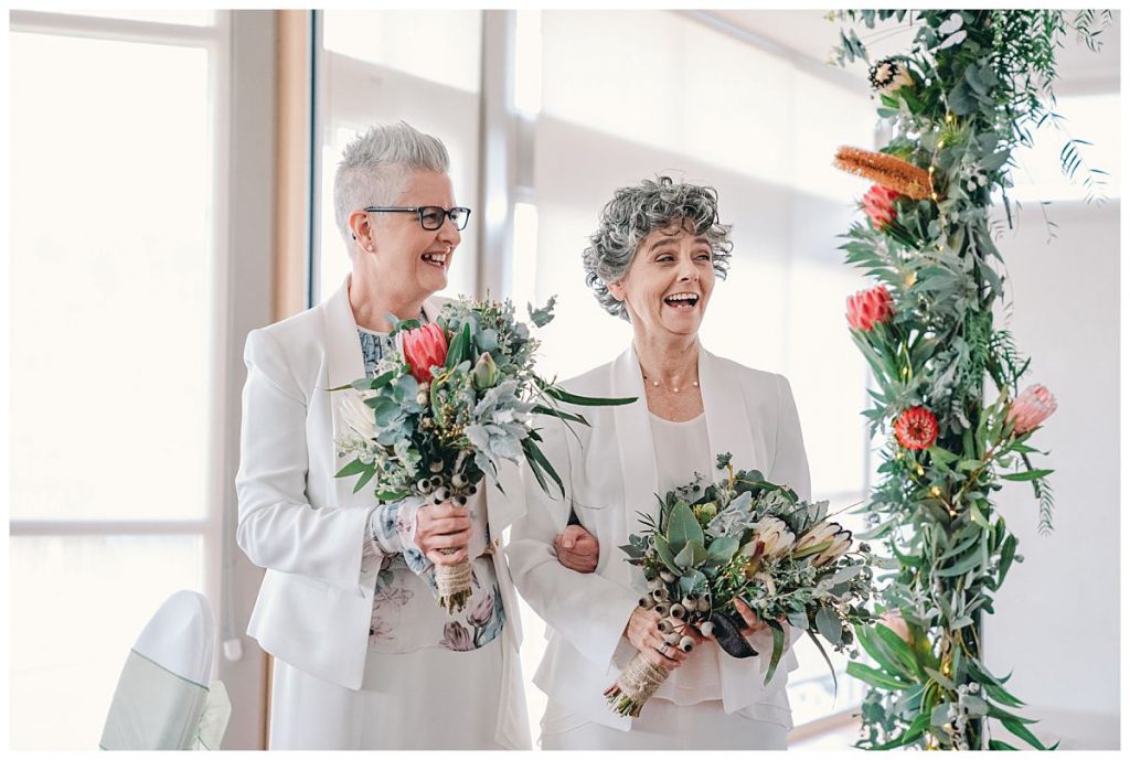 brides-hold-wedding-bouquets-photo