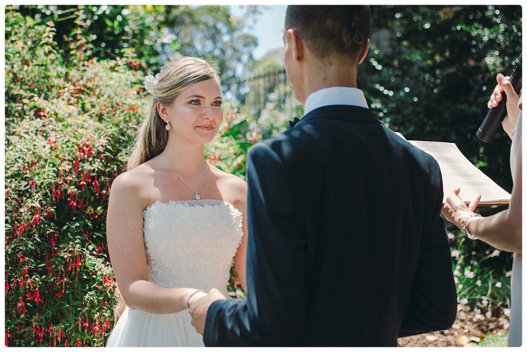 bride-tearing-at-the-wedding-ceremony-photo