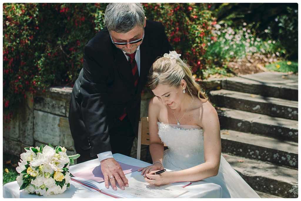 bride-signs-the-wedding-certificate-photo