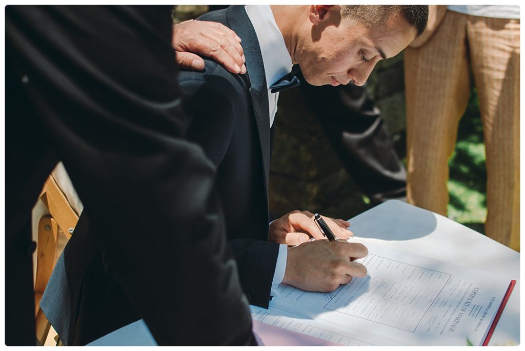 groom-signs-wedding-documents-photo