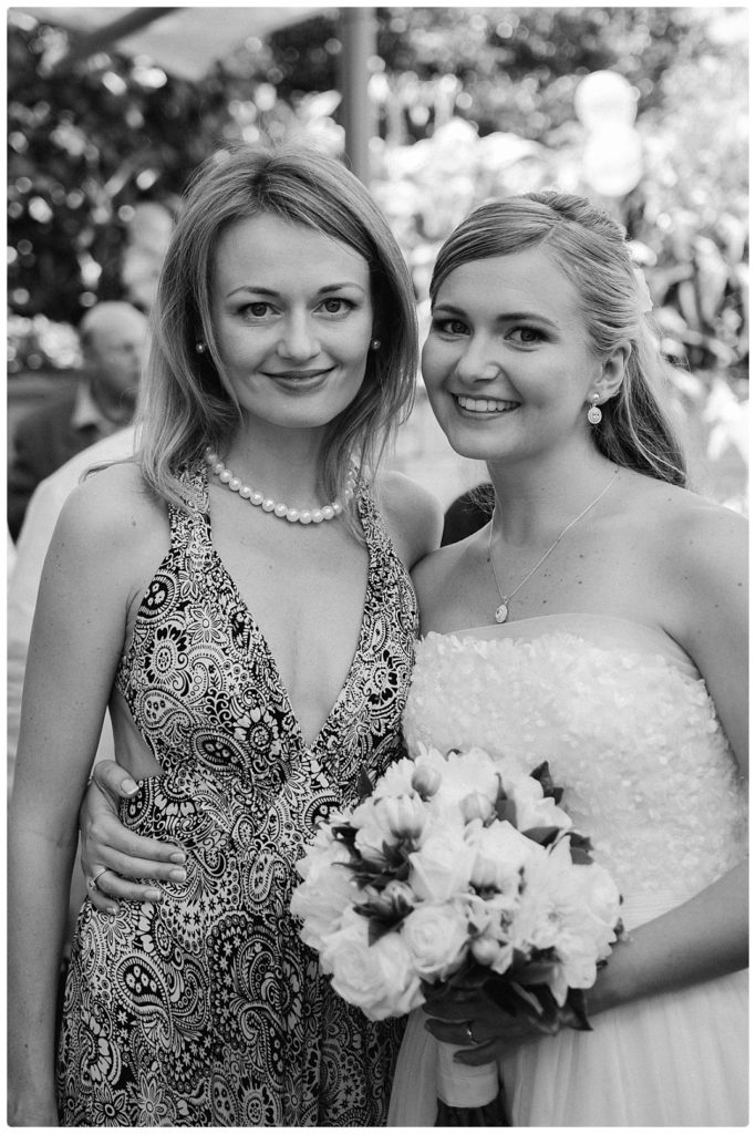 bride-with-her-sister-photo
