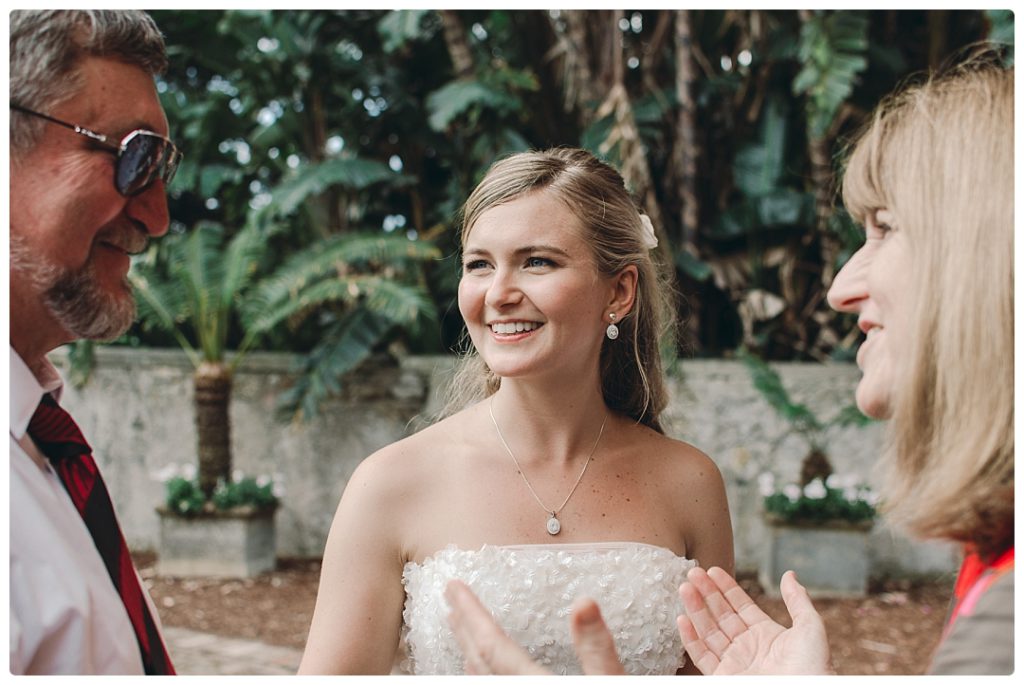 bride-with-the-parents-photo