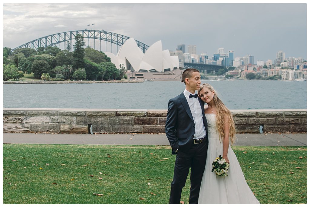 bridal-portraits-with-sydney-opera-house-and-harbour-brisge-photo