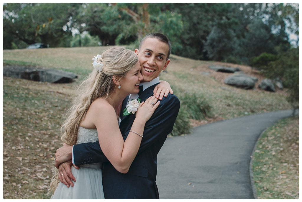 wedding-portraits-husband-and-wife-hug-photo