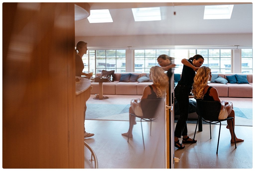 bride-is-getting-ready-olovo-hotel-wedding-photo